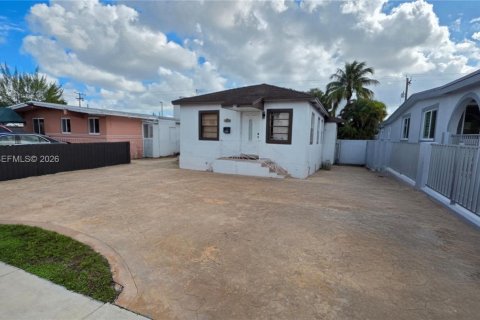 Дом в Хайалиа, Флорида 4 спальни, 175.21м2 № 2027095