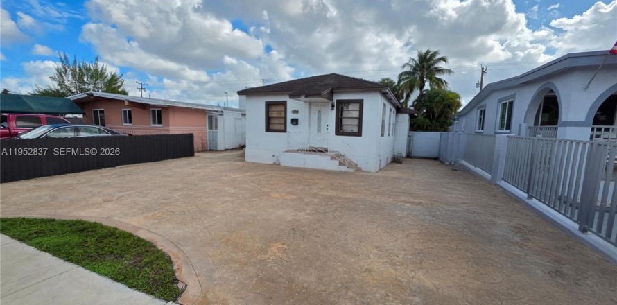 Дом в Хайалиа, Флорида 4 спальни, 175.21м2 № 2027095