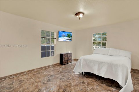 House in Hialeah, Florida 4 bedrooms, 175.21 sq.m. № 2027095 - photo 26