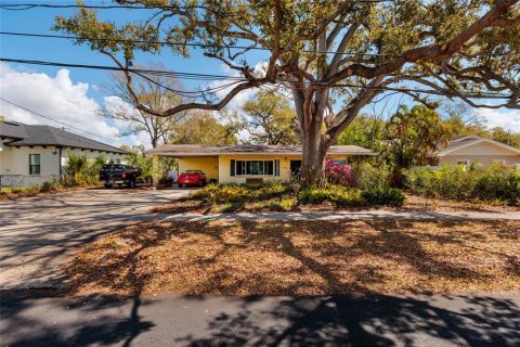 House in Tampa, Florida 3 bedrooms, 129.32 sq.m. № 2092890 - photo 7