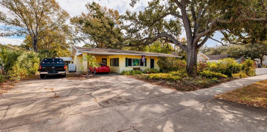 House in Tampa, Florida 3 bedrooms, 129.32 sq.m. № 2092890