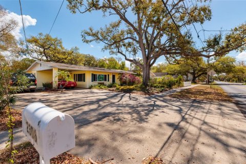 House in Tampa, Florida 3 bedrooms, 129.32 sq.m. № 2092890 - photo 6
