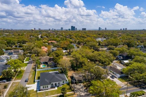 House in Tampa, Florida 3 bedrooms, 129.32 sq.m. № 2092890 - photo 28