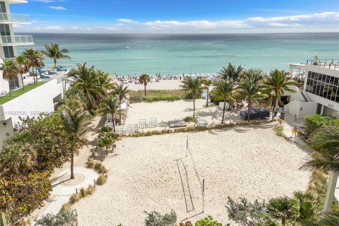 Condominio en venta en Hollywood, Florida, 2 dormitorios, 107.12 m2 № 1991861 - foto 1