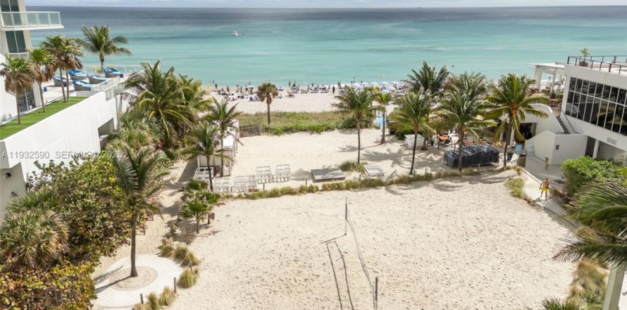 Condominio en Hollywood, Florida, 2 dormitorios  № 1991861