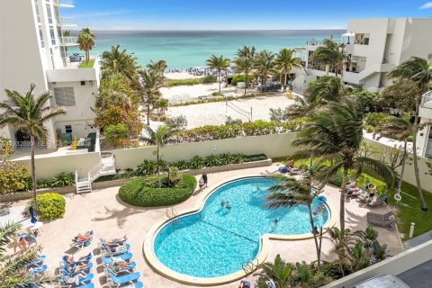 Condominio en venta en Hollywood, Florida, 2 dormitorios, 107.12 m2 № 1991861 - foto 4