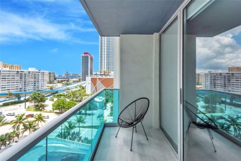 Condominio en venta en Hollywood, Florida, 2 dormitorios, 107.12 m2 № 1991861 - foto 3