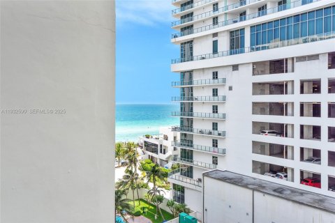 Condominio en venta en Hollywood, Florida, 2 dormitorios, 107.12 m2 № 1991861 - foto 8