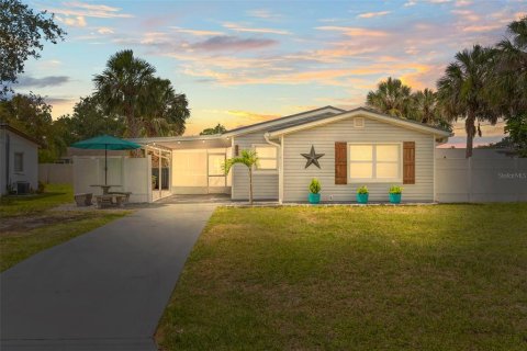 House in Apollo Beach, Florida 2 bedrooms, 81.01 sq.m. № 1760083 - photo 1