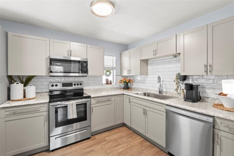 House in Apollo Beach, Florida 2 bedrooms, 81.01 sq.m. № 1760083 - photo 7