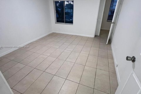 Condominio en venta en Margate, Florida, 1 dormitorio, 66.15 m2 № 2152760 - foto 4