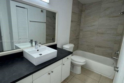 Condominio en venta en Margate, Florida, 1 dormitorio, 66.15 m2 № 2152760 - foto 5