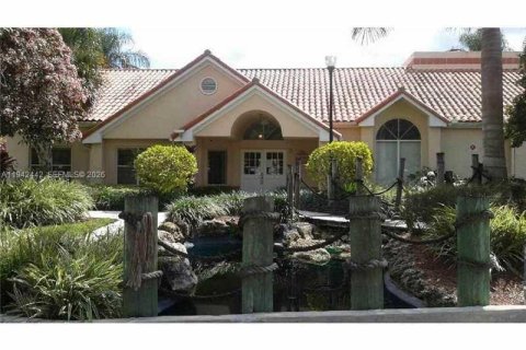 Condominio en venta en Margate, Florida, 1 dormitorio, 66.15 m2 № 2152760 - foto 11