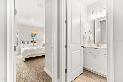 House in Sarasota, Florida 2 bedrooms, 213.49 sq.m. № 1540516 - photo 28
