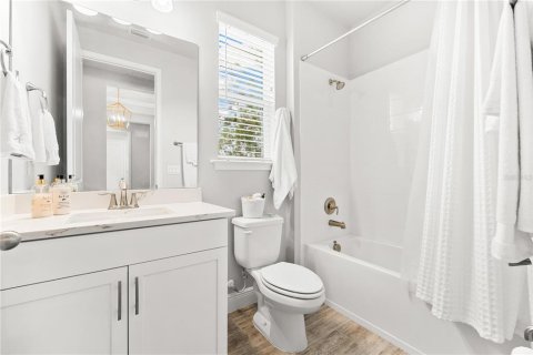 House in Sarasota, Florida 2 bedrooms, 213.49 sq.m. № 1540516 - photo 3