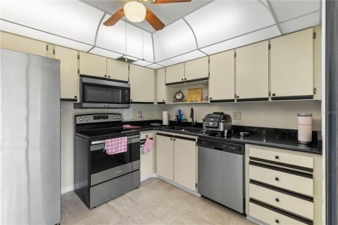 Condo in Daytona Beach, Florida, 2 bedrooms  № 2166940 - photo 5