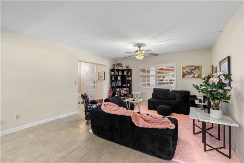 Condo in Daytona Beach, Florida, 2 bedrooms  № 2166940 - photo 14