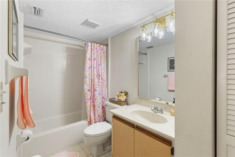 Condo in Daytona Beach, Florida, 2 bedrooms  № 2166940 - photo 29