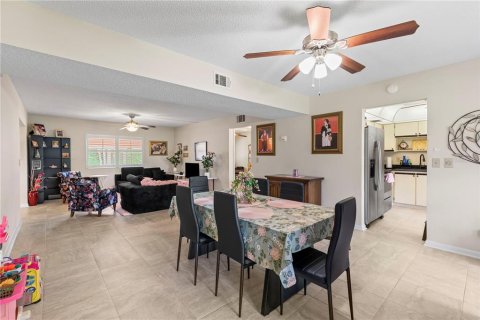 Condo in Daytona Beach, Florida, 2 bedrooms  № 2166940 - photo 4