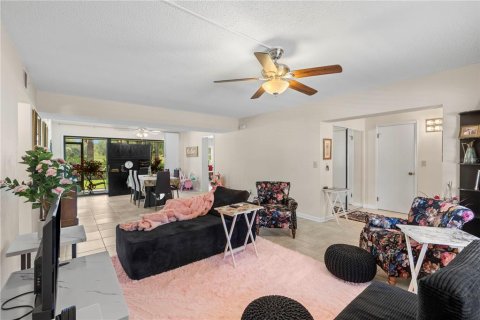Condo in Daytona Beach, Florida, 2 bedrooms  № 2166940 - photo 3
