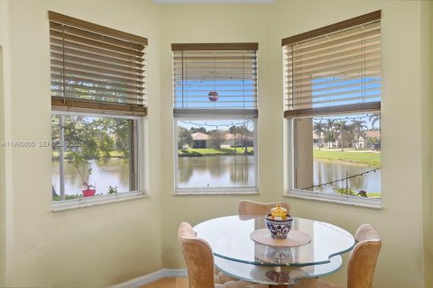 House in Port St. Lucie, Florida 3 bedrooms, 139.91 sq.m. № 2062191 - photo 17