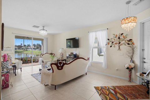 House in Port St. Lucie, Florida 3 bedrooms, 139.91 sq.m. № 2062191 - photo 7