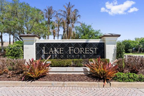 House in Port St. Lucie, Florida 3 bedrooms, 139.91 sq.m. № 2062191 - photo 6