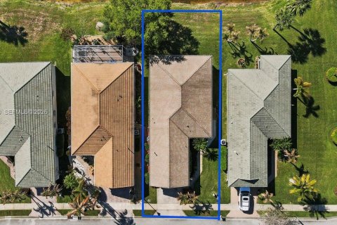 House in Port St. Lucie, Florida 3 bedrooms, 139.91 sq.m. № 2062191 - photo 30