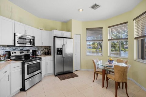 House in Port St. Lucie, Florida 3 bedrooms, 139.91 sq.m. № 2062191 - photo 14
