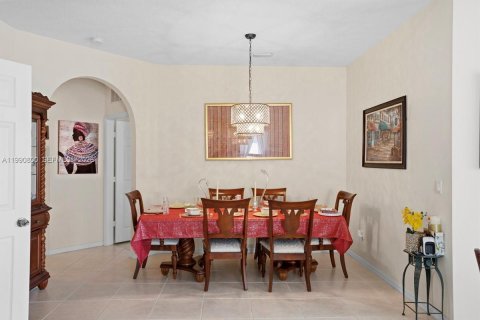 House in Port St. Lucie, Florida 3 bedrooms, 139.91 sq.m. № 2062191 - photo 8