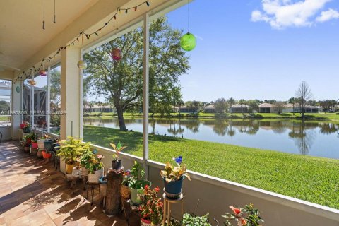 House in Port St. Lucie, Florida 3 bedrooms, 139.91 sq.m. № 2062191 - photo 4