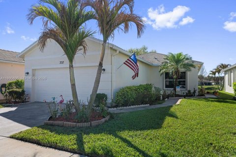 House in Port St. Lucie, Florida 3 bedrooms, 139.91 sq.m. № 2062191