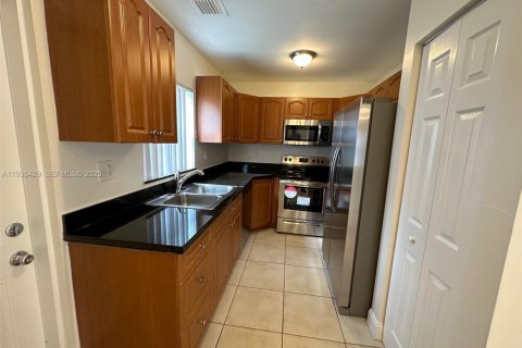 Townhouse in Fort Lauderdale, Florida 2 bedrooms, 116.13 sq.m. № 1994390 - photo 3