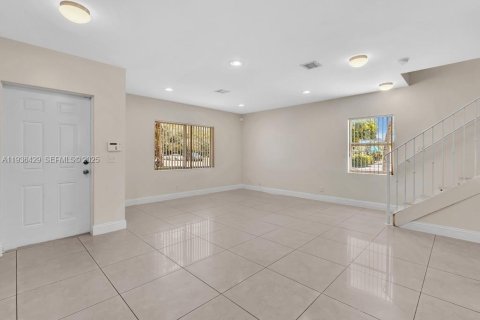 Townhouse in Fort Lauderdale, Florida 2 bedrooms, 116.13 sq.m. № 1994390 - photo 7