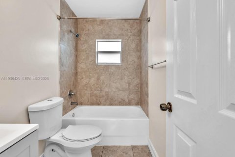 Townhouse in Fort Lauderdale, Florida 2 bedrooms, 116.13 sq.m. № 1994390 - photo 19