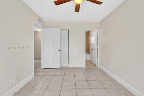 Townhouse in Fort Lauderdale, Florida 2 bedrooms, 116.13 sq.m. № 1994390 - photo 18