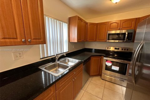 Townhouse in Fort Lauderdale, Florida 2 bedrooms, 116.13 sq.m. № 1994390 - photo 5