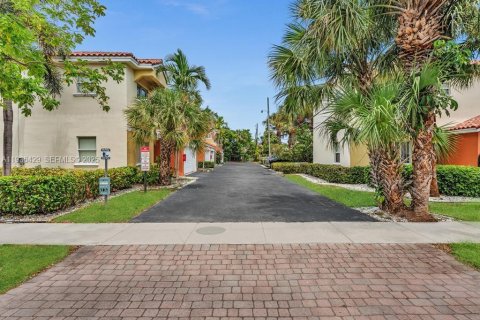 Townhouse in Fort Lauderdale, Florida 2 bedrooms, 116.13 sq.m. № 1994390 - photo 22