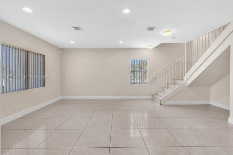 Townhouse in Fort Lauderdale, Florida 2 bedrooms, 116.13 sq.m. № 1994390 - photo 9