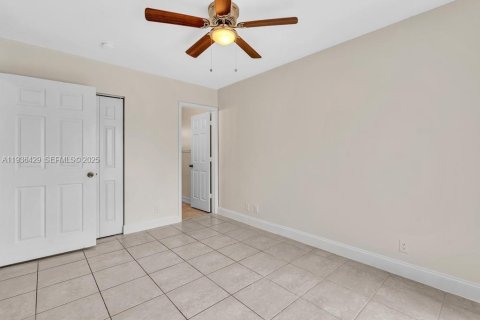 Townhouse in Fort Lauderdale, Florida 2 bedrooms, 116.13 sq.m. № 1994390 - photo 17