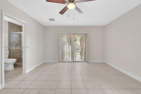 Townhouse in Fort Lauderdale, Florida 2 bedrooms, 116.13 sq.m. № 1994390 - photo 12