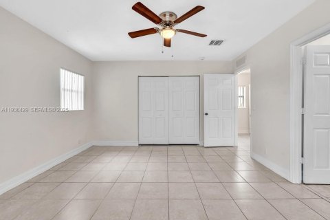 Townhouse in Fort Lauderdale, Florida 2 bedrooms, 116.13 sq.m. № 1994390 - photo 13