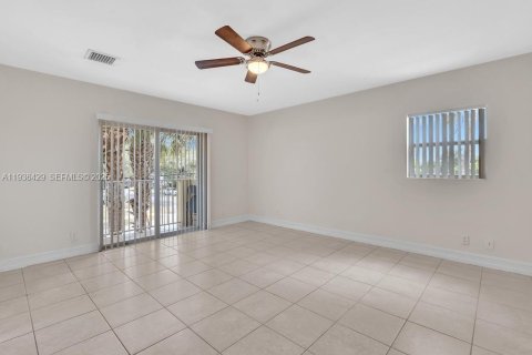 Townhouse in Fort Lauderdale, Florida 2 bedrooms, 116.13 sq.m. № 1994390 - photo 11