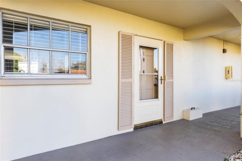 Copropriété à louer à Clearwater, Floride: 1 chambre, 81.29 m2 № 2324008 - photo 2