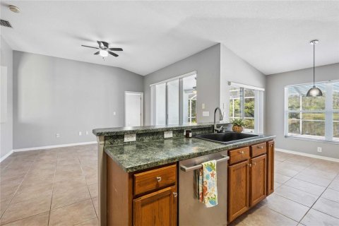 House in Wesley Chapel, Florida 4 bedrooms, 190.82 sq.m. № 1847341 - photo 24