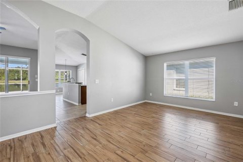 House in Wesley Chapel, Florida 4 bedrooms, 190.82 sq.m. № 1847341 - photo 15