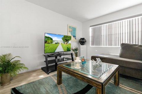 Condo in Deerfield Beach, Florida, 1 bedroom  № 1852194 - photo 23