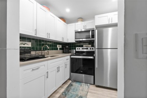 Condo in Deerfield Beach, Florida, 1 bedroom  № 1852194 - photo 11