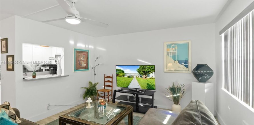 Condo in Deerfield Beach, Florida, 1 bedroom  № 1852194