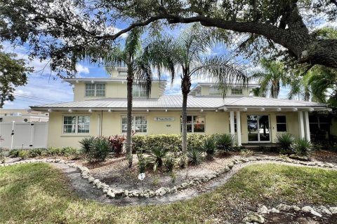 Commercial property in Bradenton, Florida 401.71 sq.m. № 1789233 - photo 1